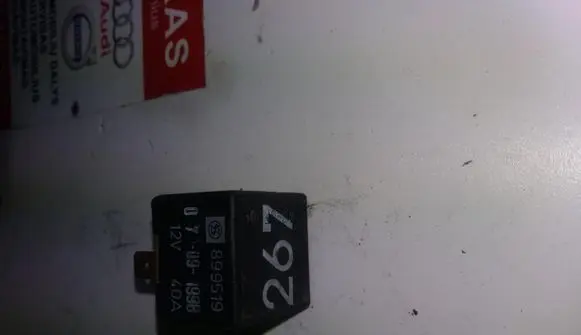 Volkswagen PASSAT B5 Other relay 44391957C8