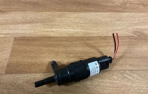 Audi A6 S6 C6 4F Headlight washer pump 3B7955681