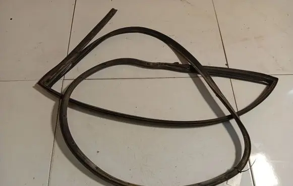 Nissan Tiida C11 Rubber seal rear door 