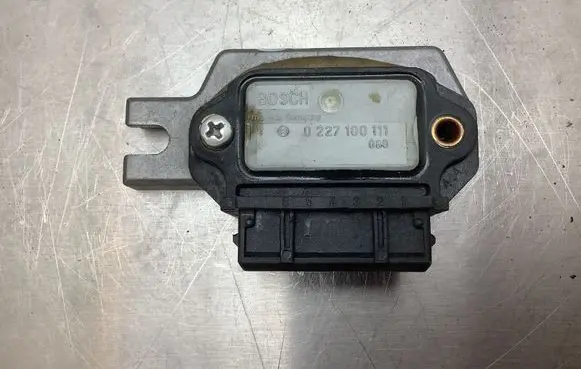 BMW 3 E30 Ignition amplifier control unit 0227100111