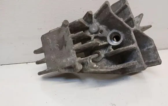 Nissan Juke I F15 Gearbox mounting bracket 8200771226