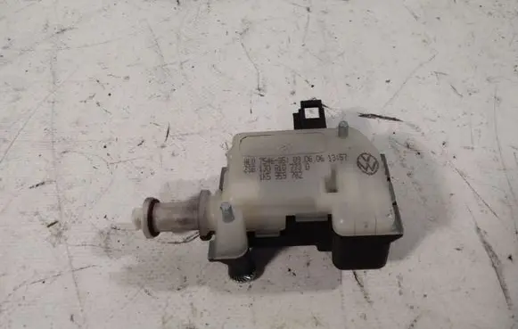 Fuel tank cap lock