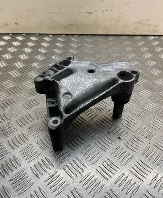 Volkswagen Jetta VI Engine mounting bracket 04L199207 V210KTS43