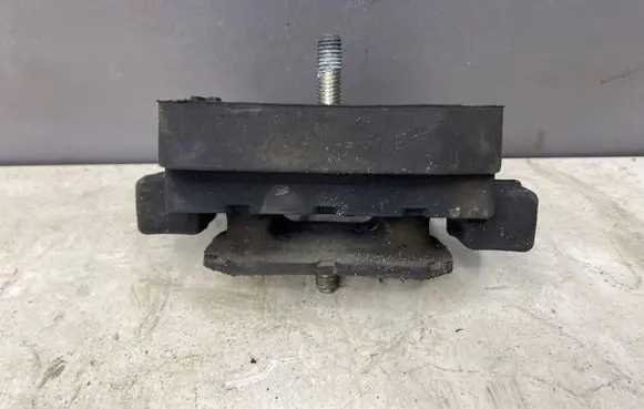BMW 5 E60 E61 Gearbox mount 6769848 2231 139811