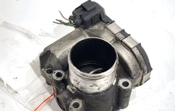 Renault Laguna III Engine shut-off valve 8200330810E