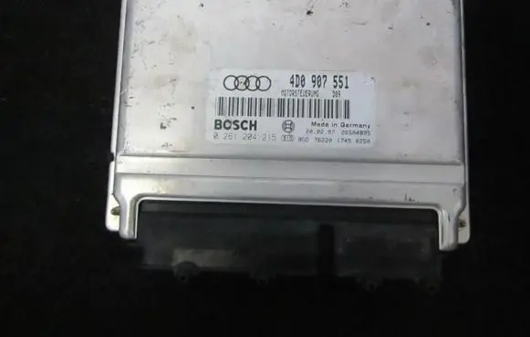Volkswagen PASSAT B5 Engine control unit/module 4D0907551 0261204215
