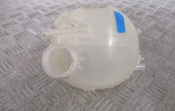 Peugeot 308 Coolant expansion tank/reservoir 9824198680