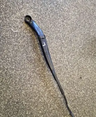 Chrysler 200 Front wiper blade arm