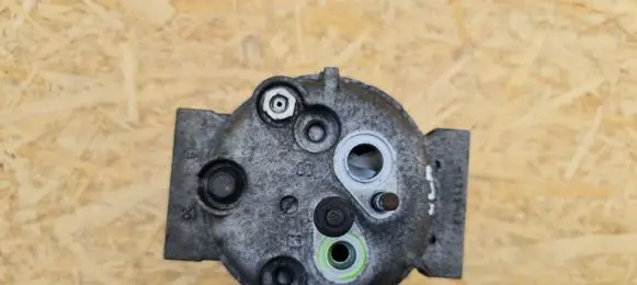 Volvo S40, V40 Air conditioning (A/C) compressor (pump) 30899721 8708581