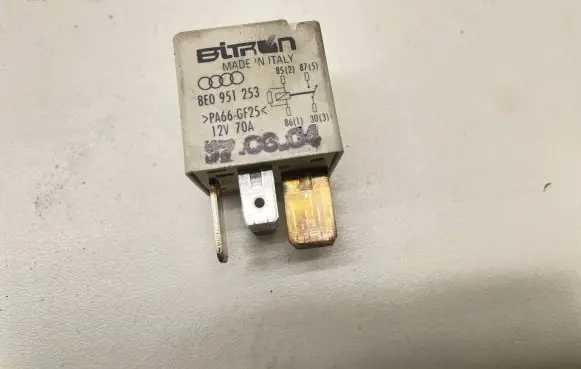 Audi A6 S6 C6 4F Other relay 8E0951253