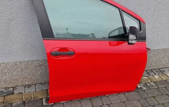 Toyota Yaris Front door 