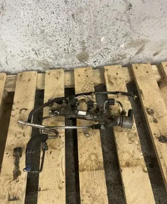 Volkswagen PASSAT B8 Fuel distributor 