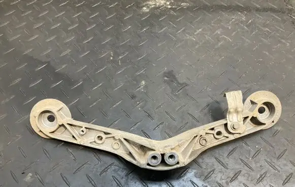 BMW Z4 E85 E86 Rear differential/diff mount bracket 6758163