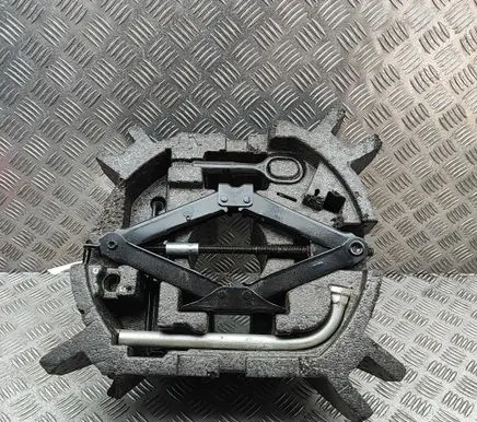 Volkswagen PASSAT B8 Lift Jack 3Q0011031 5Q0011221