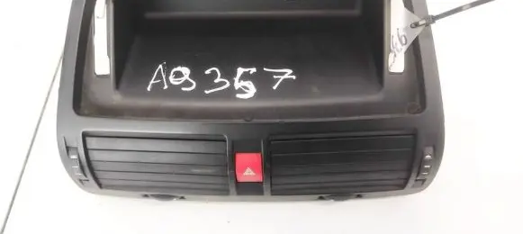 Skoda Octavia Mk2 (1Z) Dash center air vent grill 1Z0820951