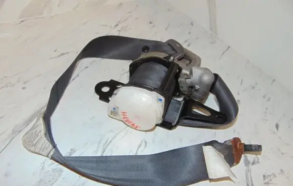 Toyota Prius (XW10) Front seatbelt 7321047030B0