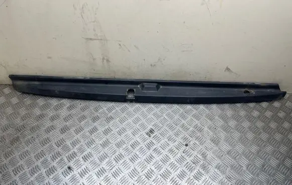 Trunk/boot sill cover protection
