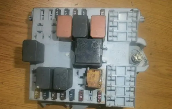 Alfa Romeo 147 Fuse box set 46558759