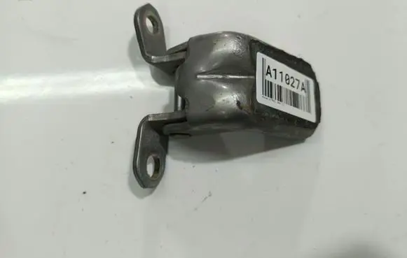 Nissan X-Trail T30 Rear door lower hinge 