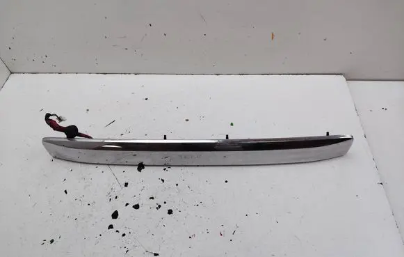 Nissan X-Trail T30 Trunk door license plate light bar 