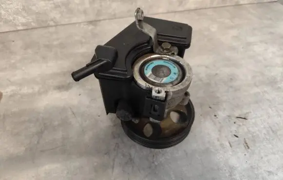 Peugeot Partner Power steering pump 26086355
