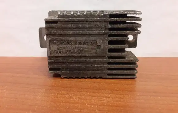 Mercedes-Benz E W210 Coolant fan relay A0205451532 7074