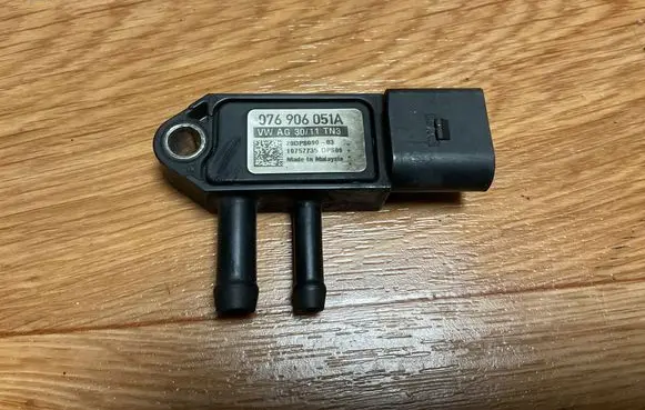 Volkswagen PASSAT B6 Exhaust gas pressure sensor 076906051A
