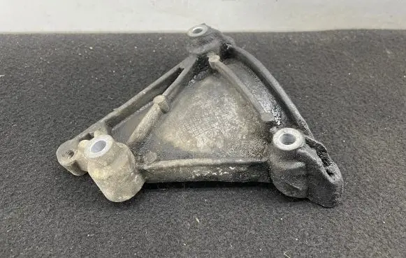Audi A6 S6 C6 4F A/C compressor mount bracket 06E260835C