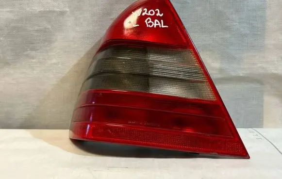 Mercedes-Benz C W202 Rear/tail lights 2028200964 3301520509