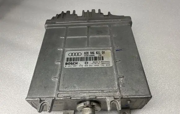 Audi A4 S4 B5 8D Engine control unit/module 028906021GM 28SA3362 0281001658