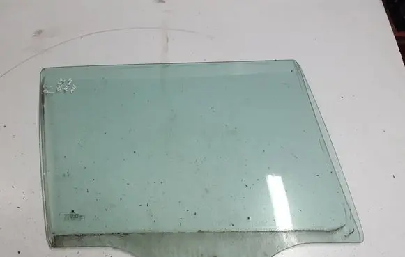 Skoda Octavia Mk2 (1Z) Rear door window glass 