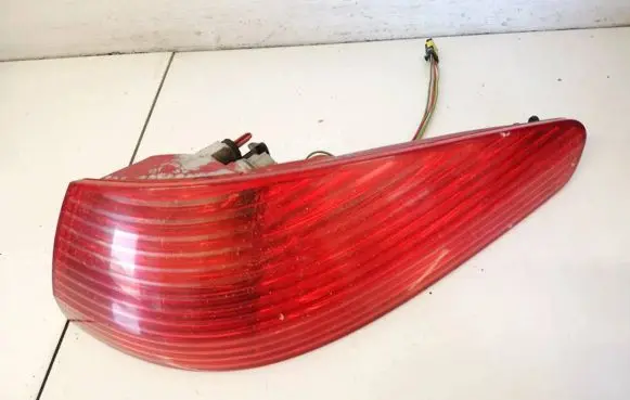 Peugeot 607 Rear/tail lights 2543d