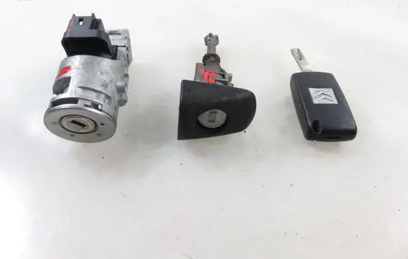 Citroen C4 I Ignition lock N0502455