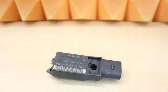 Mercedes-Benz SLK R171 Airbag deployment crash/impact sensor 0038204226 A0038204226