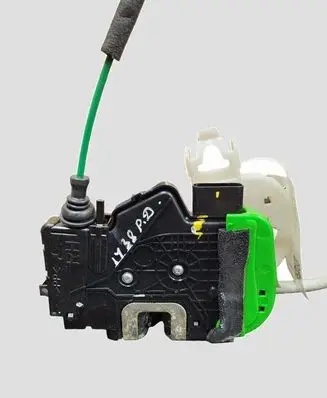 Hyundai i40 Front door lock 813203Z010