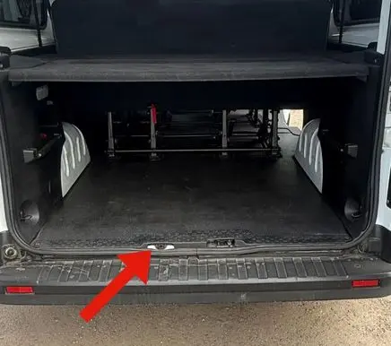 Opel Vivaro Loading door check strap stopper 