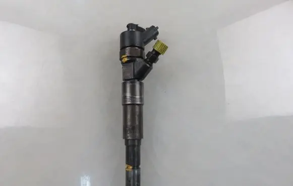 Fuel injector