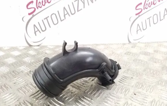 Volvo XC40 Turbo air intake inlet pipe/hose 32222143 8888778235