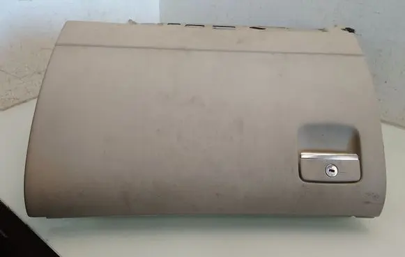 Glove box
