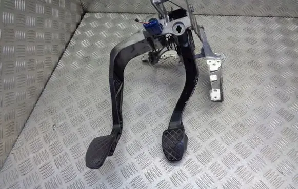 Skoda Superb B5 (3U) Brake pedal 8D1721117R