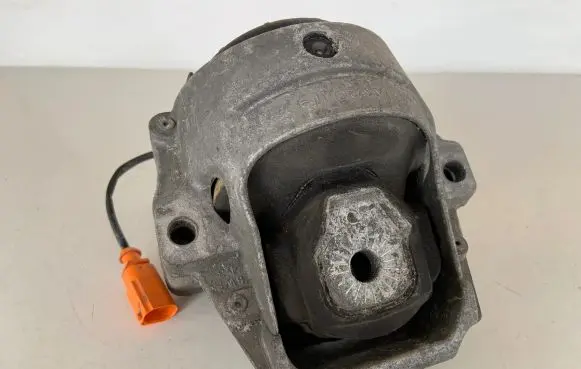 Audi Q5 SQ5 Engine mount bracket 8R0199381