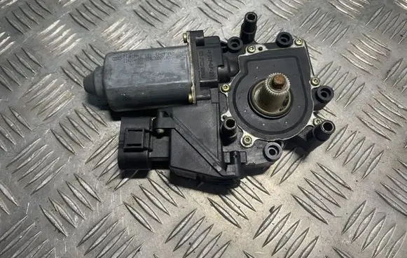 Audi A4 S4 B5 8D Front door window regulator motor 113846113