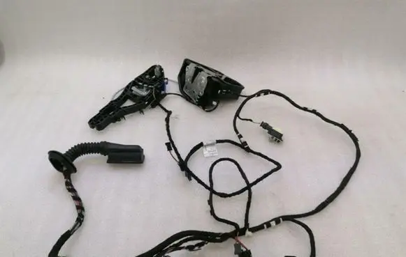 BMW M4 F82 F83 Front door lock 7202145