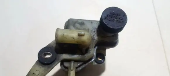 Mazda 3 I Power steering fluid tank/reservoir