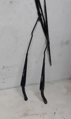 Volvo XC70 Front wiper blade arm
