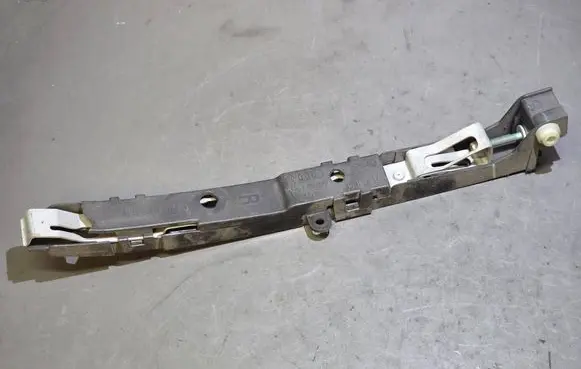 Audi A8 S8 D3 4E Rear bumper mounting bracket 4E0810916A