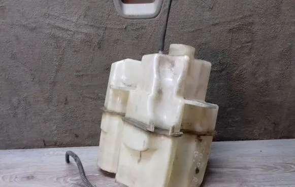 Volvo S60 Windshield washer fluid reservoir/tank 9484282