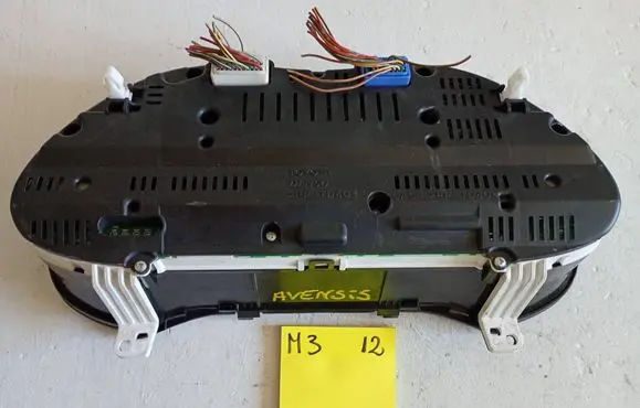Toyota Avensis T220 Speedometer (instrument cluster) 6895656