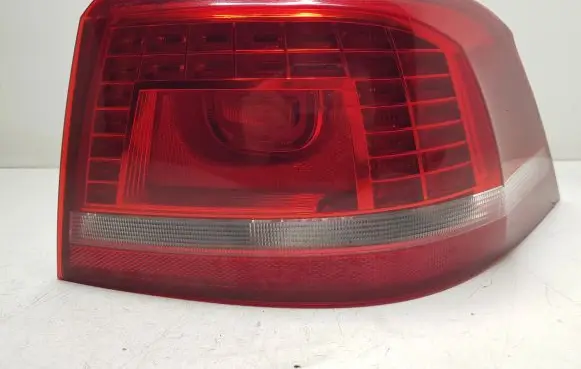 Volkswagen PASSAT B7 Rear/tail lights