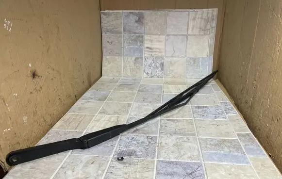 Citroen Berlingo Front wiper blade arm 180007467B